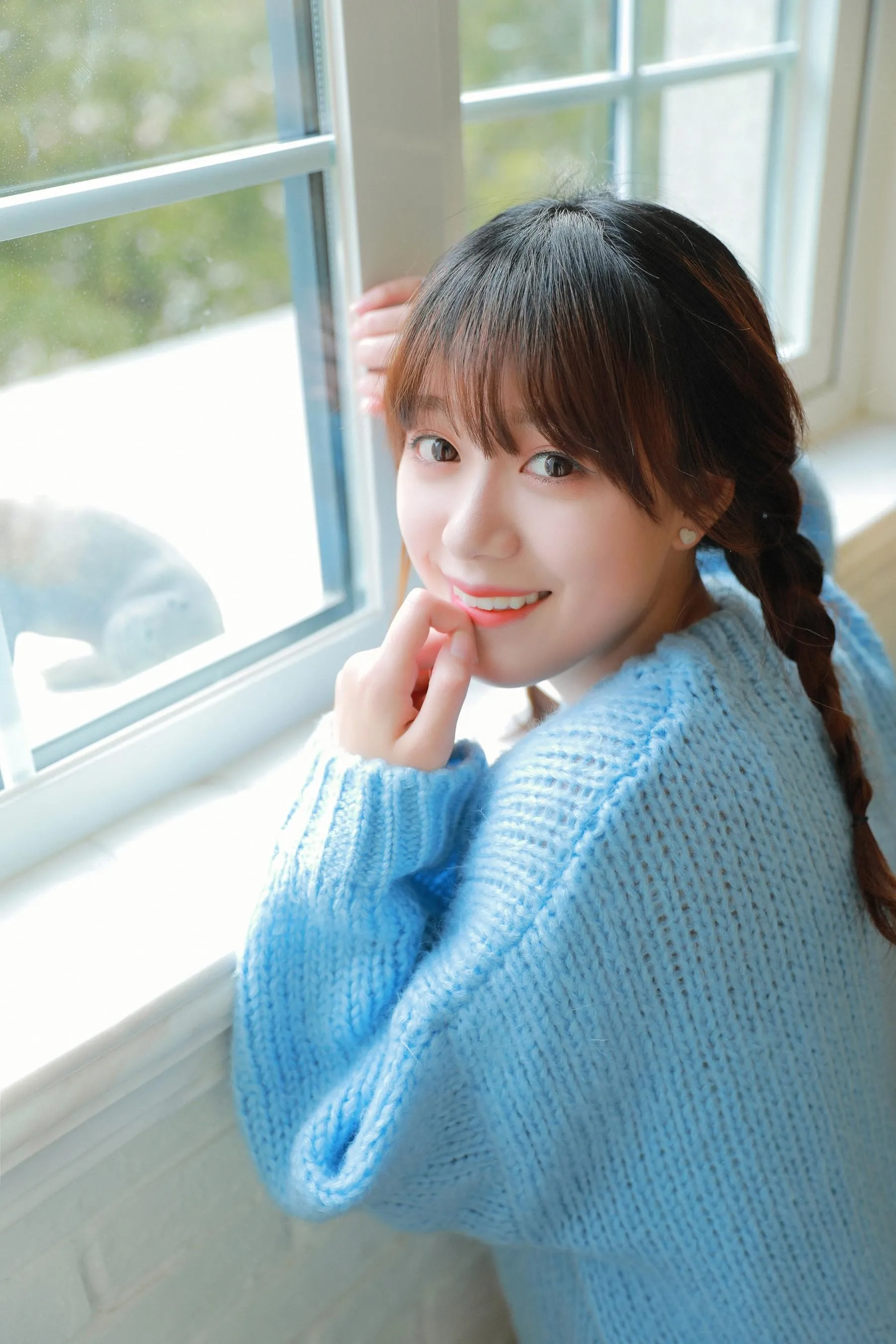 [艺图语] 2022.06.14 坠入这蓝色里 牛泽萌 [20P]插图2